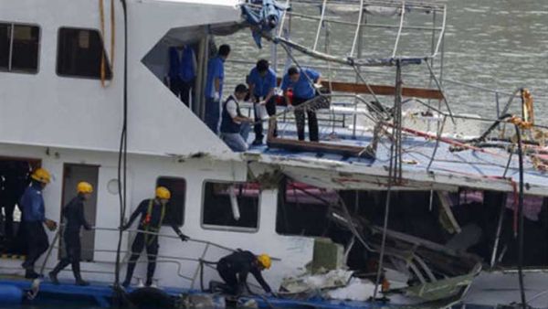 17 شخصاً فقدوا بعد أن اصطدم قارب صيد صيني بسفينة شحن أجنبية 