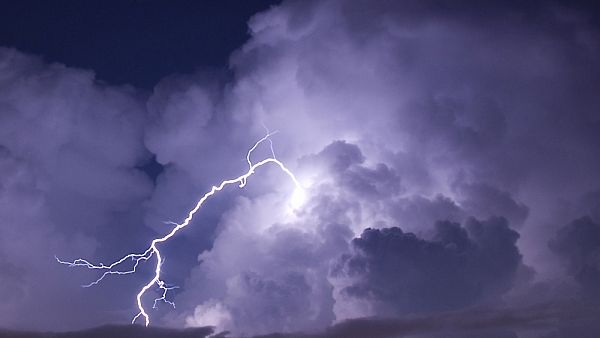 Lightning in the sky. (Shutterstock)