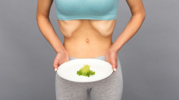 زيادة الوزن طبيعيًا يعد تحديًا صعبًا لدى البعض (shutterstock.com)