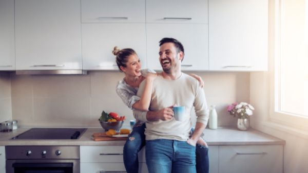 دراسة: الحب قد يزيد من وزنك تدريجيا (shutterstock.com)
 