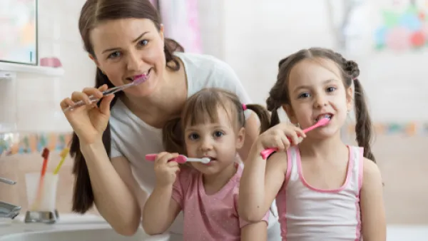 زيت جوز الهند من الممكن استخدامه كبديل لمعجون الأسنان