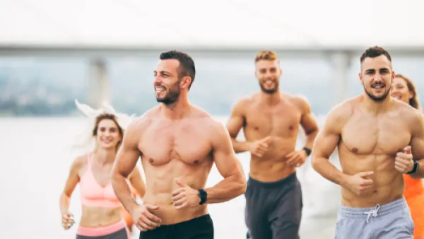 هل تؤيد مقولة ان الرجل الطويل القامة هو أفضل بأشواط من غيره؟  (shutterstock.com)
