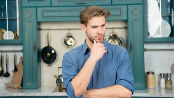 لا تقتصر أناقة الرجل على ارتداء الملابس الرائعة (shutterstock.com)
