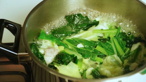 يجب عدم ترك الحساء لوقت طويل على النار (shutterstock.com)
