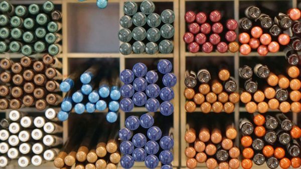 لتطبيق الكحل الملوّن، ننصحك بإبقاء الجفن حيادي اللون (shutterstock.com)
