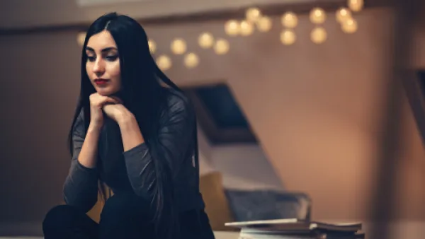 أن القلق المعتدل يساعد على حفظ الأشياء والحصول على تفاصيل (shutterstock.com)
