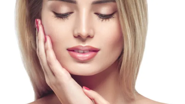 هناك العديد من العوامل التي تؤثر بصحة بشرتكِ  (shutterstock.com)
