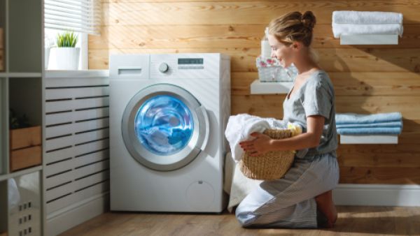 للحفاظ على طول عمر الغسالة لا بد من اتباع تعليمات الغسيل (shutterstock.com)
 للحفاظ على طول عمر الغسالة لا بد من اتباع تعليمات الغسيل (shutterstock.com)