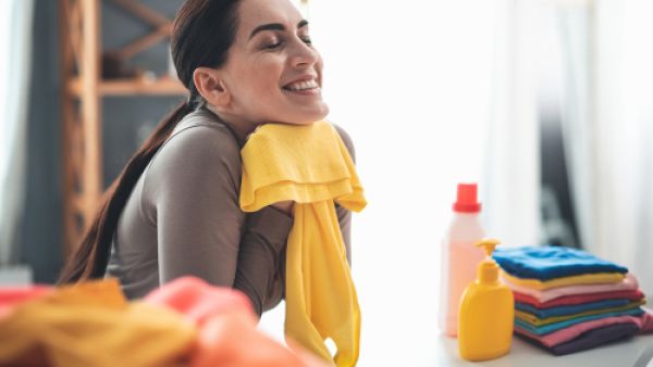 نقدم لك أسهل طريقة لصناعة معطر الملابس في بيتك (shutterstock.com)
 نقدم لك أسهل طريقة لصناعة معطر الملابس في بيتك (shutterstock.com)