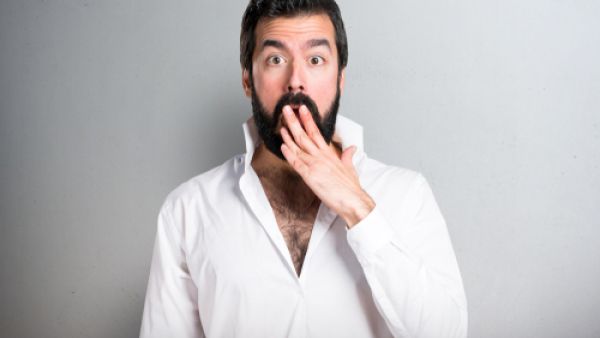 كذلك يهمل بعض الرجال تجفيف بشرة الوجه والجسم بشكل جيد (shutterstock.com)
