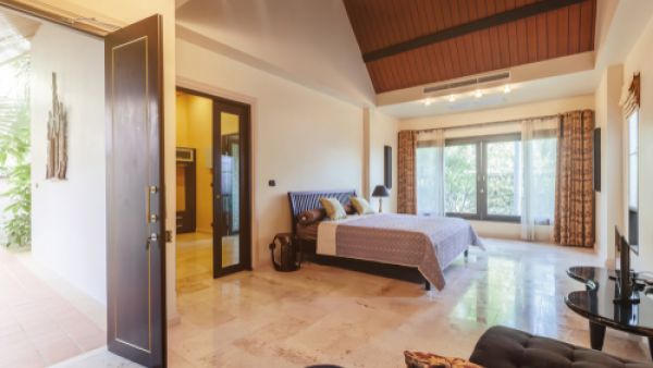 لا ضرورة لأكثر من وسادة داخليَّة أو لزوجين منها للنوم (shutterstock.com)
 لا ضرورة لأكثر من وسادة داخليَّة أو لزوجين منها للنوم (shutterstock.com)