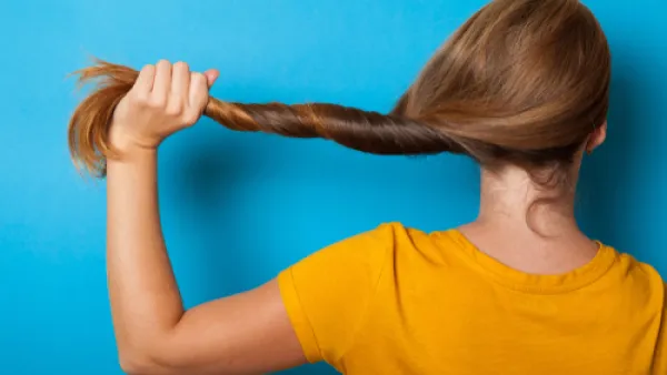 لا تنسي إن اتباع نظام غذائي صحي يساعدك للحصول على شعر صحي (shutterstock.com)
