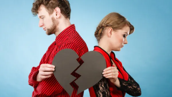 لا بد أن يتعرف الزوجان على هذه التصرفات؛ ليتجنبها كل منهما قدر المستطاع (shutterstock.com)
