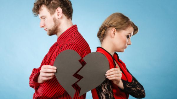 لا بد أن يتعرف الزوجان على هذه التصرفات؛ ليتجنبها كل منهما قدر المستطاع (shutterstock.com)
