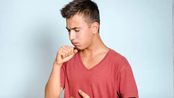 قدم لك الطرق التي يمكن بها التخلص من السعال عبر استخدام زيت السمسم (shutterstock.com)
