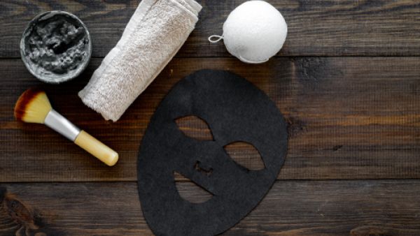 ينصح الخبراء بعدم تطبيق القناع نفسه على مختلف مناطق  (shutterstock.com)
