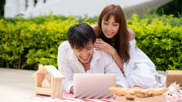 من الأمور الهامة هو أن تحرص عليها، هو الاعتياد على المرح والضحك (shutterstock.com)
