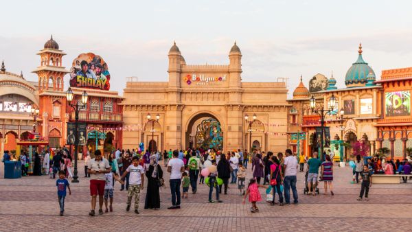 From live shows to horse racing, it’s a weekend for the outdoors (Shutterstock)