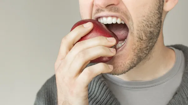 الأسنـان جزء هام من أجزاء الجسم. فهي تقـوم بعمليه تقطـيع ومضـغ الطعام حتى يسـهل بلعه وهضمه