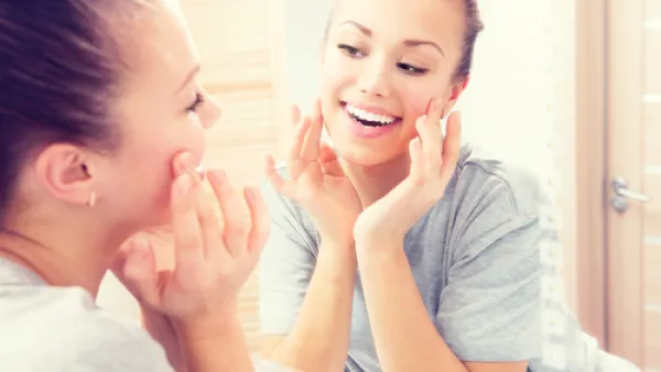 ليس عليك دائماً أن تلجئي إلى الطرق الجراحية والتجميلية (shutterstock.com)
