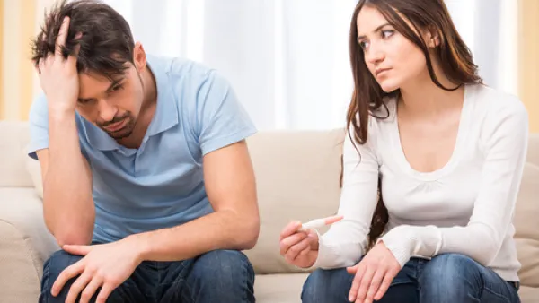 تشير الدراسات إلى أن خصوبة الرجل تتأثر بشكل كبير من ضغوط الحياة (shutterstock.com)
