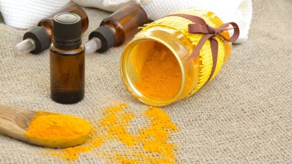 الكركم لتفتيح الركبتين والكوعين