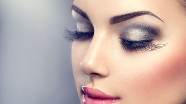 يمكن إستخدام الزنجبيل الطازج عن طريق إستخدام وصفة مع معجون الأسنان لتصغير الأنف (shutterstock.com)
