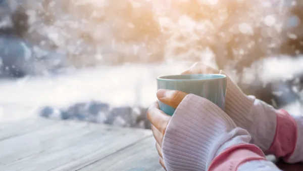 في الشتاء تزيد مدة بقائنا بالمنزل (shutterstock.com)

