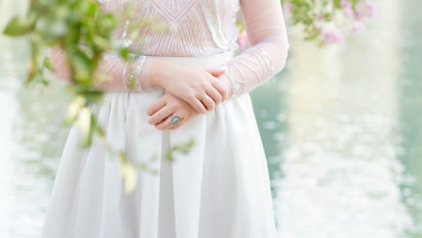 تعشق العديد من الفتيات الفساتين البسيطة والناعمة  (shutterstock.com)
