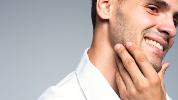 يتعين عليك أولاً أن تتأكد من الحلاقة بعد غسل الوجه