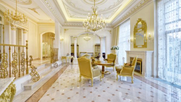 النموذج الكلاسيكي الأنيق يمزج بتناغم ألوان البيج مع رشقات من الذهبي الساحر النموذج الكلاسيكي الأنيق يمزج بتناغم ألوان البيج مع رشقات من الذهبي الساحر