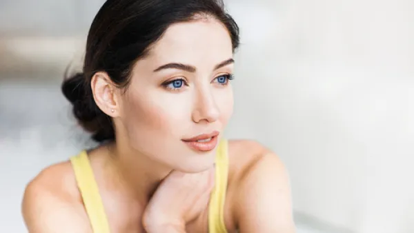 بعض المكونات التي ينصح بتجنب استعمالها إذ كانت بشرتك حساسة (shutterstock.com)
