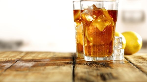 شراب الشاي المثلج (shutterstock.com)
