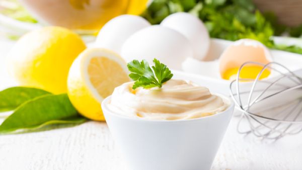 المايونيز يحتوي من مواد مهمة لصحة الشعر