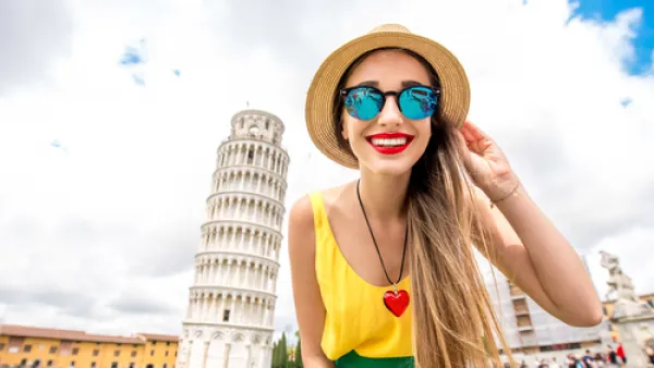 تتعرض البشرة أثناء السفر للإرهاق والتعب (shutterstock.com)
