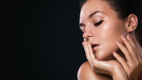 يجب أن تختاري كريما للشمس، يكون مناسبا للبشرة الدهنية  (shutterstock.com)
