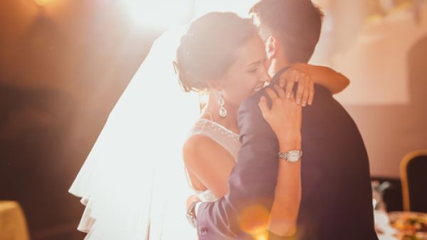 على الرغم من أن الموضوع يبدو عليه أنه سهل، إلا أنه سيكون مختلف تمامًا يوم الفرح (shutterstock.com)
 على الرغم من أن الموضوع يبدو عليه أنه سهل، إلا أنه سيكون مختلف تمامًا يوم الفرح (shutterstock.com)