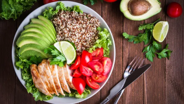 الطماطم رغم فوائدها الا أن لها تأثيرات ضارة على صحتك (shutterstock.com)
