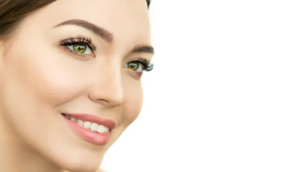 يكمن سرّ الرموش الطبيعية في طريقة تطبيق الماسكرا