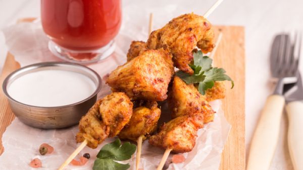 طريقة عمل شيش طاووق بالفرن (shutterstock.com)

