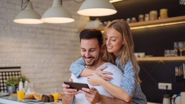 شاركي زوجك اهتماماته (shutterstock.com)
