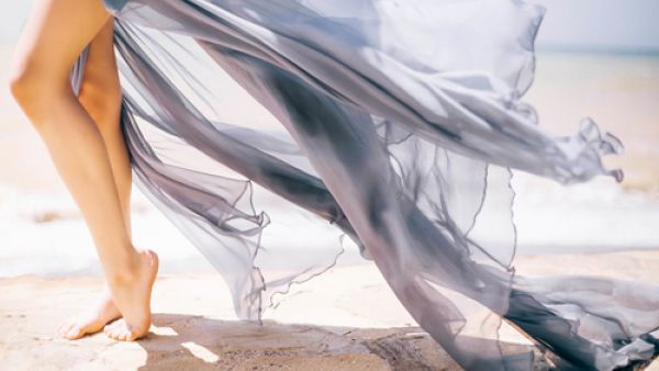 هناك العديد من الطرق التي يمكنك من خلالها تجاوز ألم نزع الشعر بالوسائل التقليدية (shutterstock.com)
