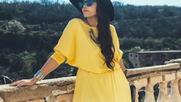 اللون الأصفر يرمز للشروق والانتعاش ويعدّ عنوانا للجاذبية والتفاؤل (shutterstock.com)
