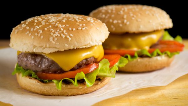 وصفة البرجر بالمنزل (shutterstock.com)
