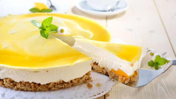 شيز كيك المانغو (shutterstock.com)
