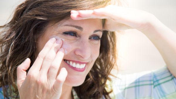 ننصحك بتجنب الألوان الصارخة، والجريئة (shutterstock.com)
