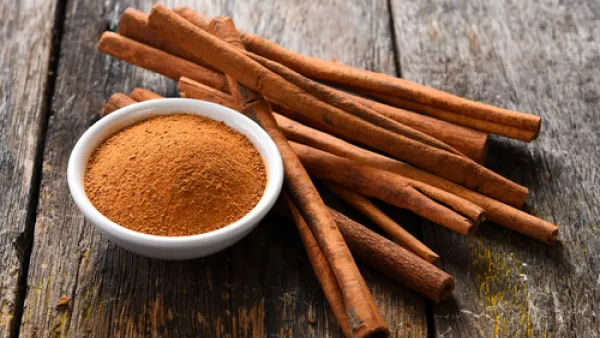 القرفة الصينية تحتوي على نسبة عالية جدًا من مركب الكومارين (shutterstock.com)
