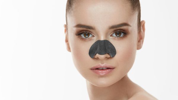 أكثر من وصفة وأكثر من ماسك طبيعي وجد لتنظيف البشرة من الحبوب السوداء (shutterstock.com)
