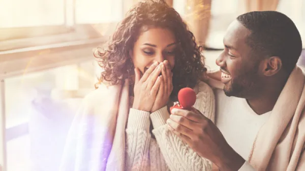 تشير الأبحاث إلى أن 60 في المائة من الرجال يطلبون "الإذن" من أسرهم (shutterstock.com)
