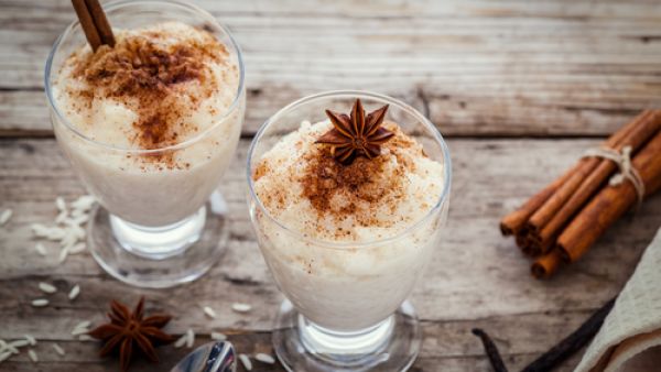 حلوى النشاء مع الحليب (shutterstock.com)
